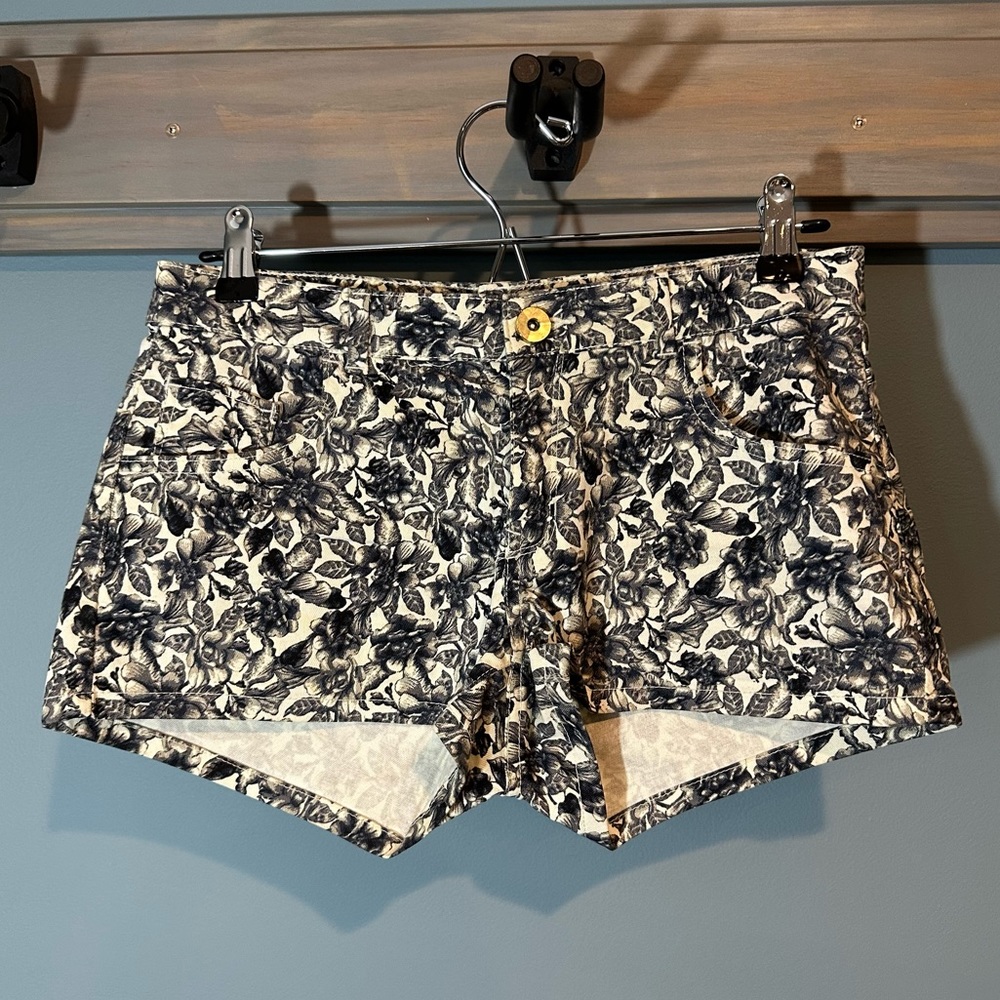 H & M Dark Blue/Cream Floral Printed Shorts